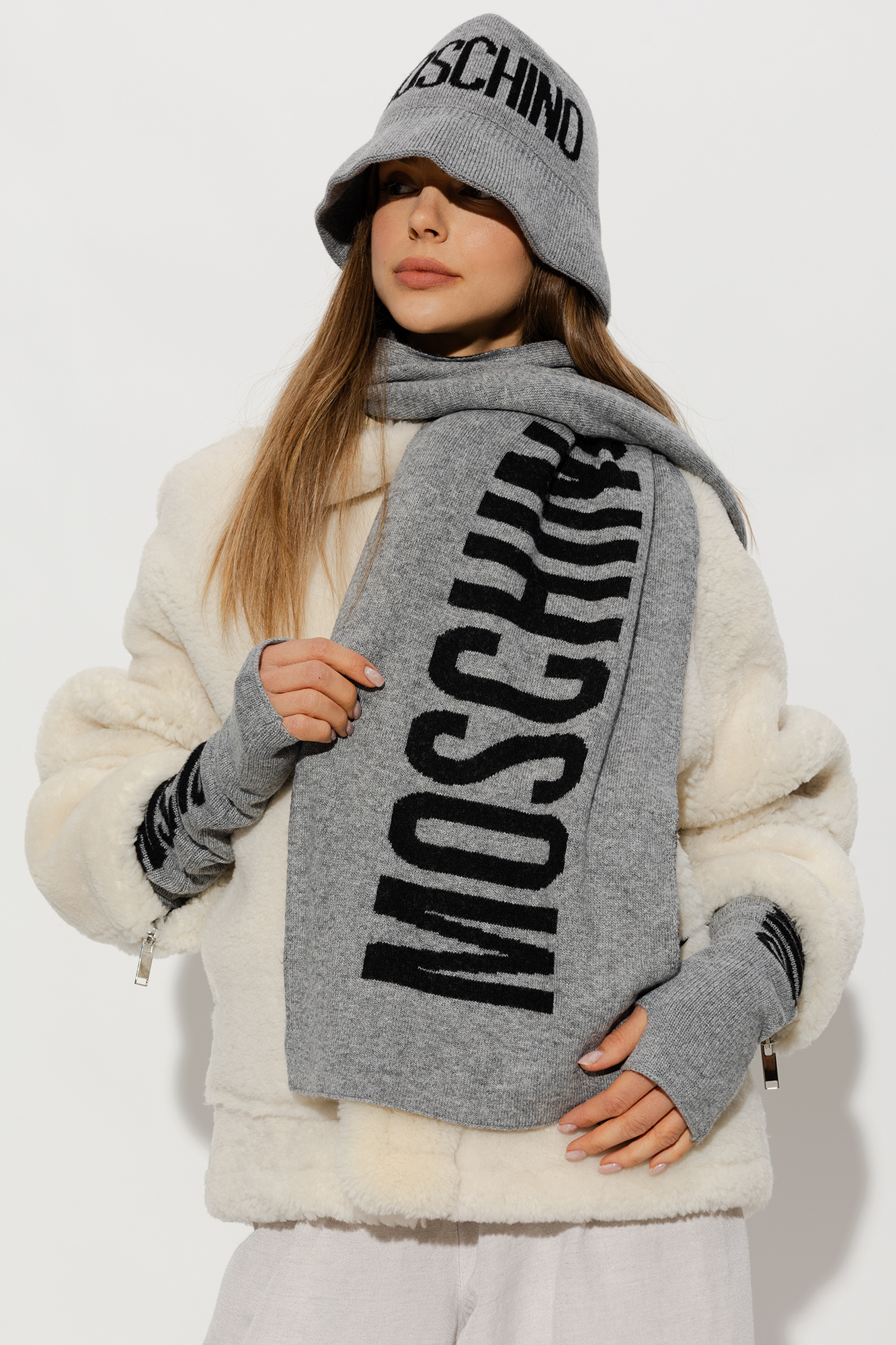 Moschino 2024 h&m scarf